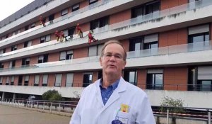Le Havre. Des pompiers du Grimp 76 ont descendu en rappel la façade l'hôpital du Havre pour saluer les enfants malades 