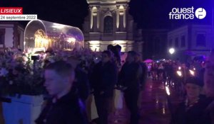 VIDÉO. À Lisieux, la procession aux flambeaux des fêtes thérèsiennes a rejoint la basilique malgré la pluie