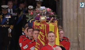 Le cercueil d'Elizabeth II transporté de Westminster vers Windsor