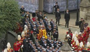Le cercueil de la reine Elizabeth II quitte Westminster Hall