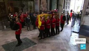 REPLAY - La procession du cercueil de la reine Elizabeth II vers l’abbaye de Westminster