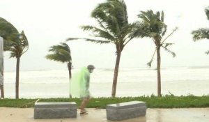 Le typhon Noru frappe la côte centrale du Vietnam