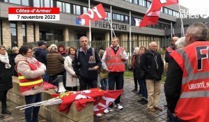 Saint-Brieuc. Les agents des collèges manifestent devant le conseil départemental