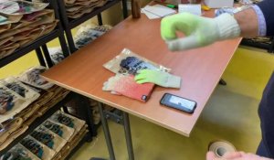 Saint-Léonard : Arnaud Loisel est le premier distributeur européen des gants tactiles japonais Evolg