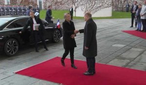 Le chancelier allemand Olaf Scholz accueille Elisabeth Borne à Berlin