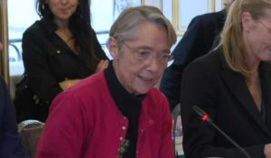 Elisabeth Borne préside un Conseil des ministres des enfants