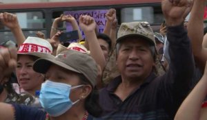 Pérou: la présidente annonce l'avancée des élections après deux morts dans des manifestations