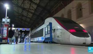 Grève dans les trains : la SNCF s'excuse et rembourse, le gouvernement tance les grévistes