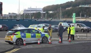 Le personnel des services d'urgence à Douvres après le décès de migrants