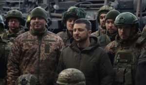 Ukraine: Zelensky en visite surprise à Bakhmout, point le plus chaud du front