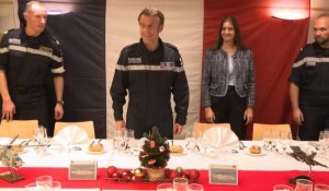 Macron en tenue de marin pour un dîner de Noël à bord du Charles de Gaulle
