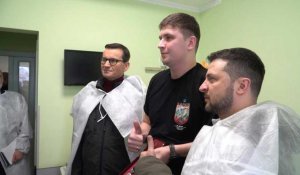Kiev: Zelensky et Morawiecki visitent un hôpital où sont traités des soldats ukrainiens blessés