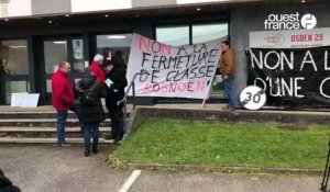 À Quimper, une dizaine de manifestants pour contester la fermeture de classes en Finistère