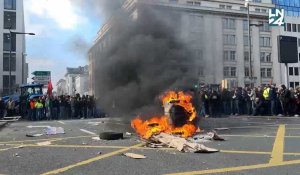 2.700 tracteurs envahissent Bruxelles: quelques légères tensions, la circulation perturbée