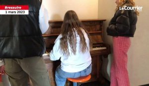 VIDÉO. Un piano centenaire a pris place à la cité scolaire Genevoix-Signoret-Vinci à Bressuire