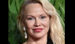 « Elle abusait de moi » : les bouleversantes confidences de Pamela Anderson sur sa baby-sitter