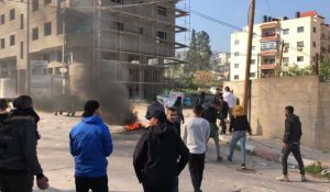Des Palestiniens affrontent les forces israéliennes lors d'un raid meurtrier à Jénine