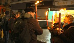 Retraites: à Paris, marche aux flambeaux contre la réforme