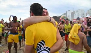 Les supporters de Rio fêtent le but du Brésil contre la Suisse