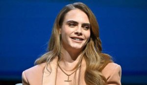 « J’ai grandi avec beaucoup de honte » : Cara Delevingne se confie sur son homosexualité