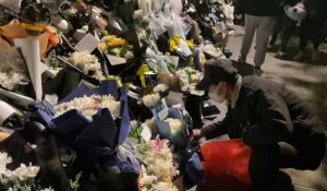 Chine : les habitants de la ville natale de Jiang Zemin déposent des fleurs