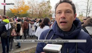 400 médecins manifestent devant l'ARS