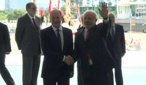 Brésil : Lula reçoit Scholz au palais présidentiel à Brasilia