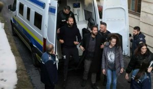 Roumanie : les frères Tate arrivent au tribunal pour demander leur libération