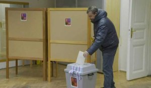 A Prague, ouverture d'un bureau de vote au dernier jour du second tour de l'élection présidentielle