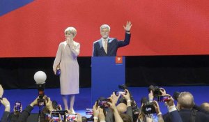 Présidentielle tchèque: Petr Pavel célèbre la victoire sur scène devant ses partisans