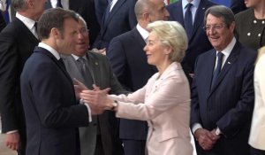 Photo de famille du sommet de l’UE en présence du président ukrainien Volodymyr Zelensky