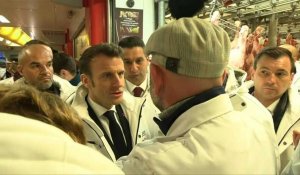A Rungis, Macron défend sa réforme des retraites