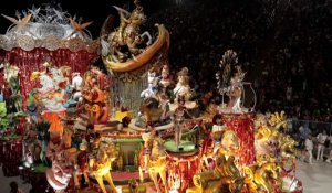 VIDÉO. Les défilés du carnaval de Rio de Janeiro ont débuté devant 70 000 spectateurs