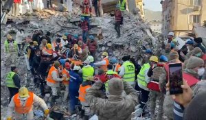 Un survivant est sorti des décombres dans le sud de la Turquie 8 jours après le séisme meurtrier