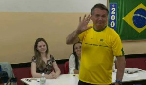 Brésil: le président sortant Bolsonaro vote à Rio de Janeiro