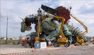 Le Dragon de Calais en entretien technique en extérieur