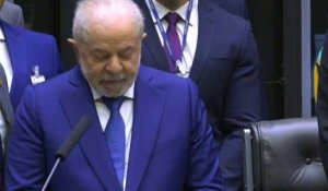 Lula prête serment lors de son investiture à la présidence du Brésil