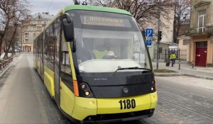 Les transports en commun paralysés à Lviv après des tirs russes
