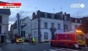 VIDÉO. Départ de feu place Bourdonnay-du-Clézio à Pontivy : les pompiers déploient la grande échelle