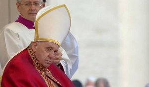 Le pape François rend un ultime hommage à son prédécesseur Benoît XVI