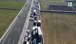 Chine : des centaines de voitures s'empilent sur une autoroute, un mort