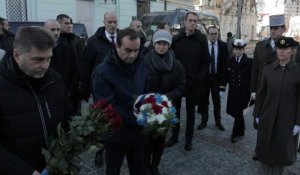 Le ministre français des Armées Lecornu dépose une gerbe au "Mur des héros" à Kiev