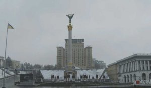 Ukraine: premières chutes de neige de l'hiver à Kiev, toujours touchée par des pannes d'électricité