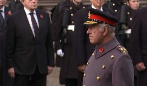 Le roi Charles III arrive pour les commémorations du "Dimanche du Souvenir" au Royaume-Uni