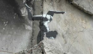 Banksy refait surface en Ukraine au milieu des ruines d'immeubles