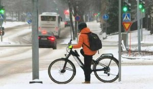 Finlande: dans la "capitale du vélo en hiver", la neige n'est pas un obstacle