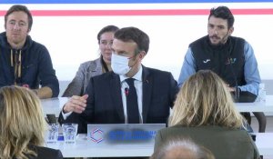 Covid : Macron remet un masque au nom de la "responsabilité"
