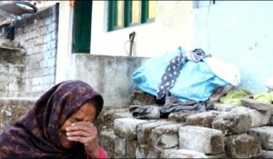 En Inde, des habitants désemparés devant leurs maisons qui s'effondrent