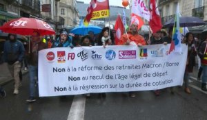 Retraites: à Bordeaux, les manifestants opposés à la réforme des retraites défilent