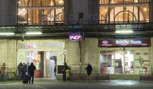 Grève contre la réforme des retraites en France : images à la gare de Lyon à Paris